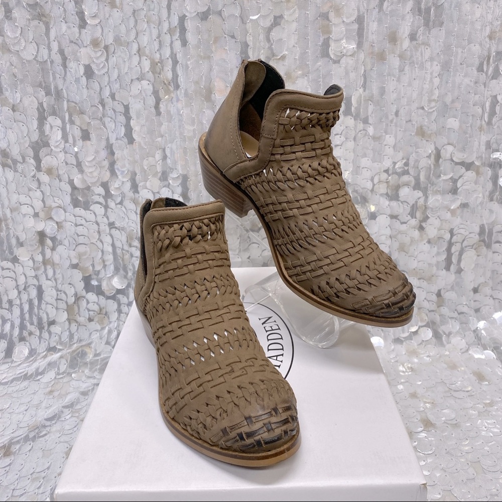 Steve Madden “Tia”